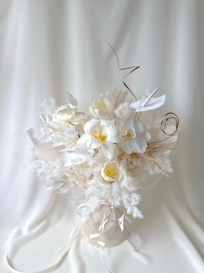 Gossamer White, Bouquet