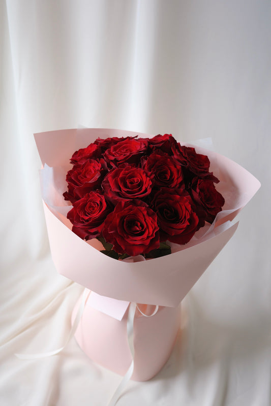 A Dozen Red Roses, Bouquet