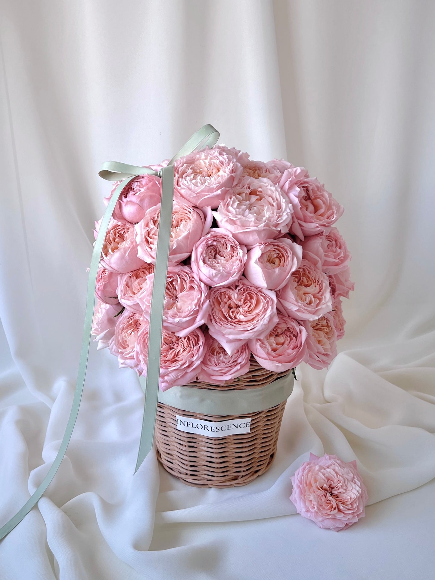 La Vie en Rose, Floral Basket