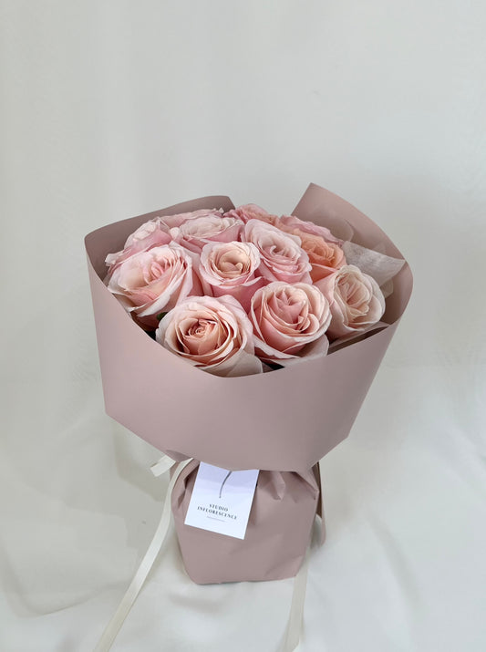 A Dozen Blush Roses, Bouquet