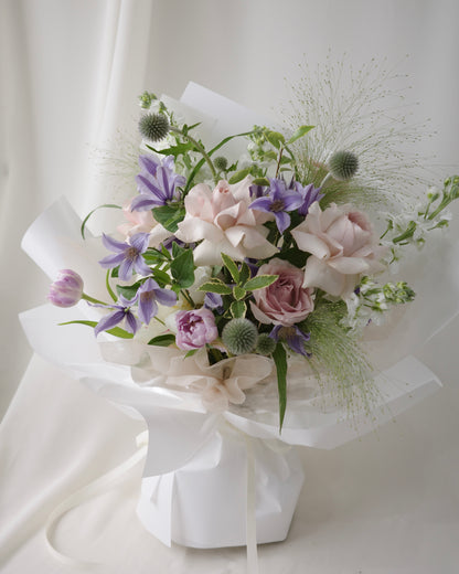 Lilac and blush flower bouquet with fresh green accents | Studio Inflorescence