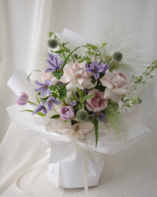 Lilac and blush flower bouquet with fresh green accents | Studio Inflorescence