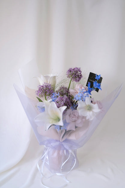 Whispers of Blue, Bouquet