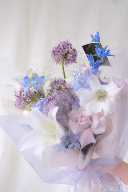 Whispers of Blue, Bouquet