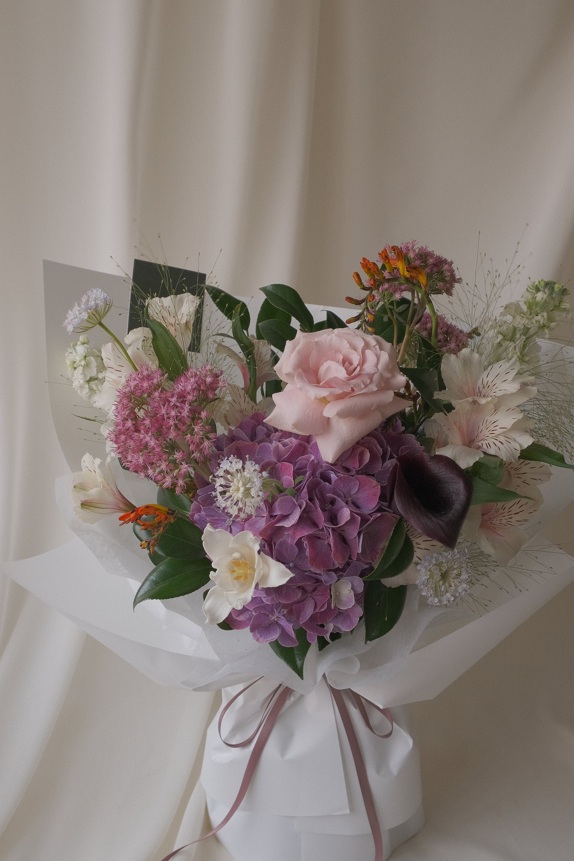 Front view of a full seasonal bouquet with soft colours and natural movement, Lover bouquet
