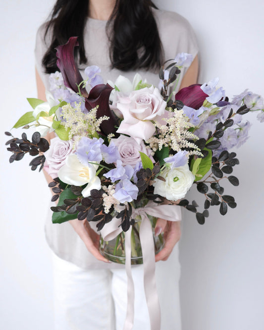 Romantic English garden inspired vase arrangement with roses and calla lilies by Studio Inflorescence Singapore